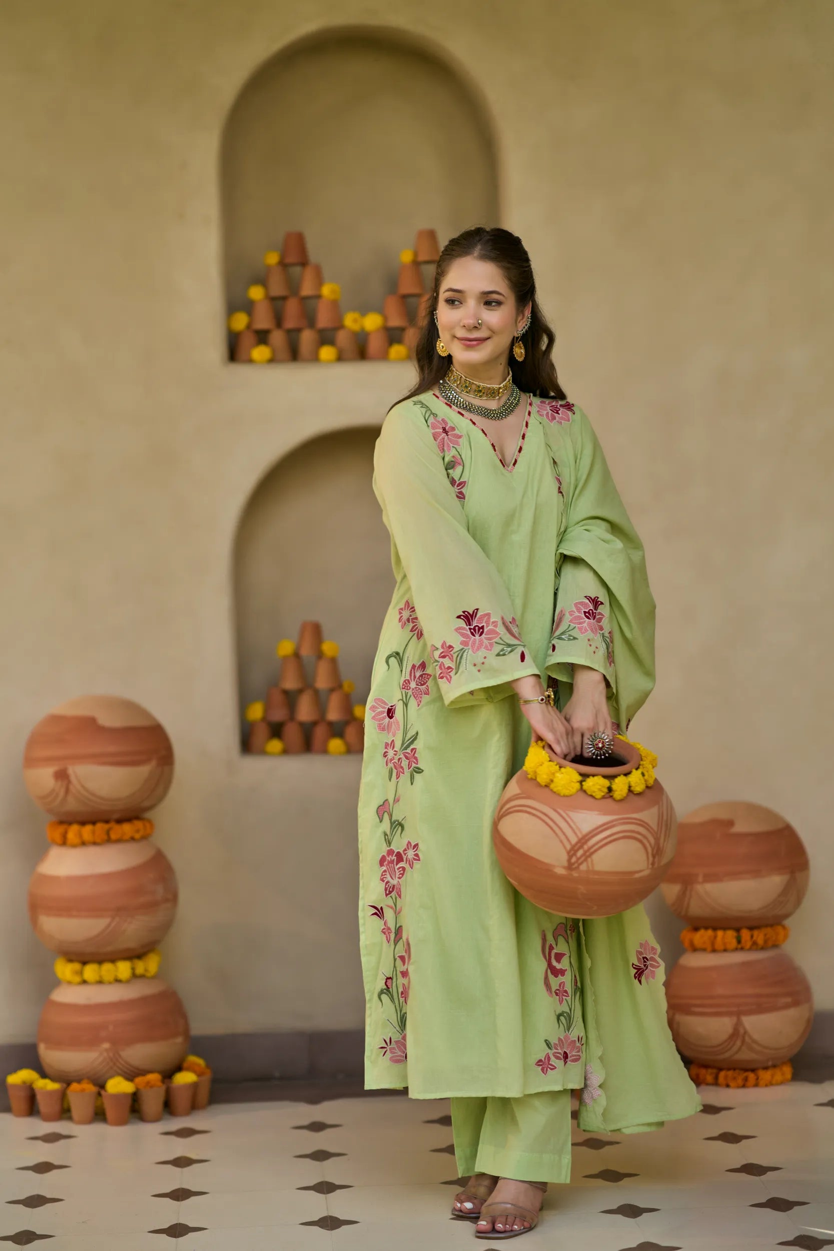 Pista Charm Suit Set