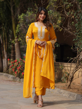 Jaune Yellow Chinnon Kurta Set