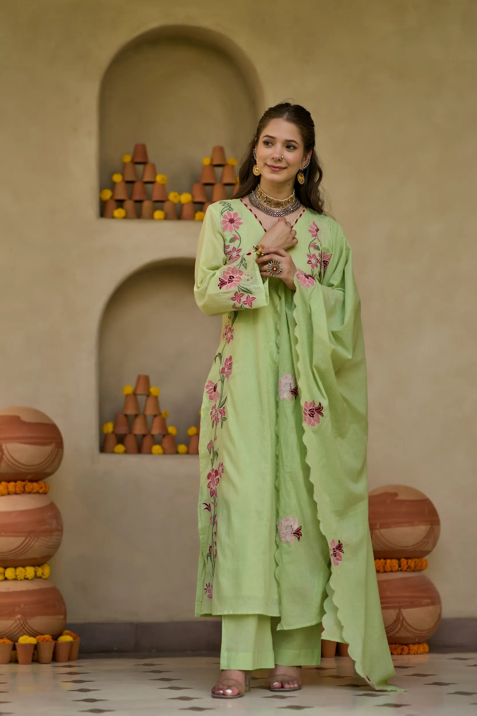 Pista Charm Suit Set