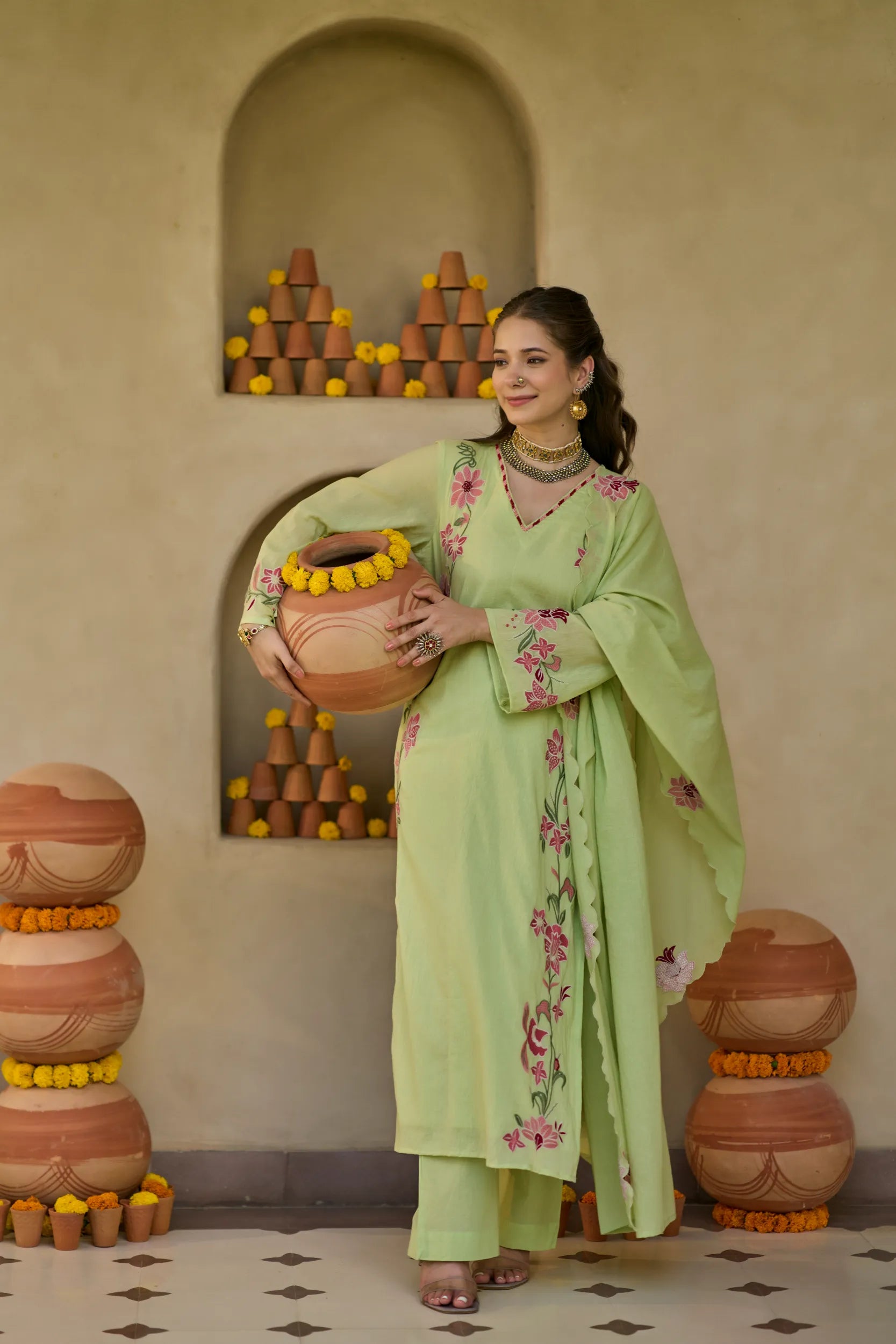 Pista Charm Suit Set