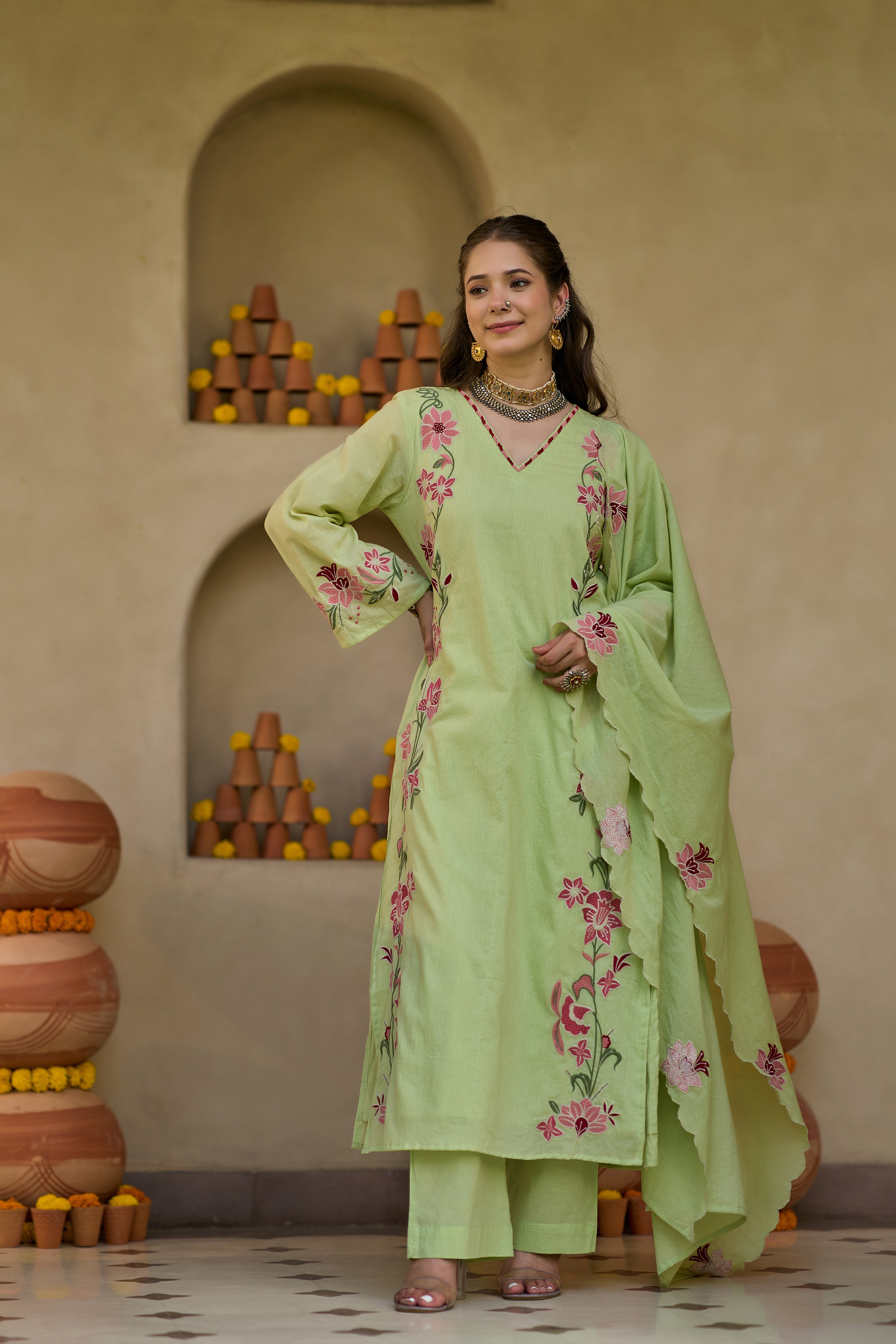 Pista Charm Suit Set